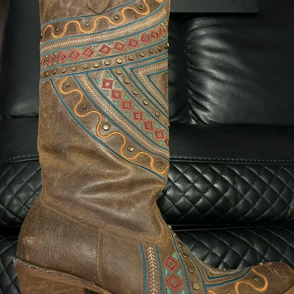 Boots - Picture 4 of 11